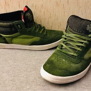 GLOBE Chris Haslam Mid top pro model pine green/black mens 9.5